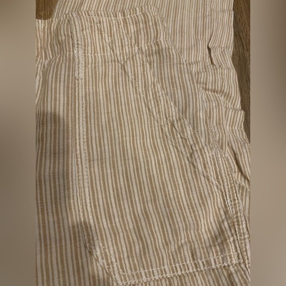 Gap size zero linen trousers. Wide leg, tan pin stripes. Hook and eye closures - Picture 3 of 8